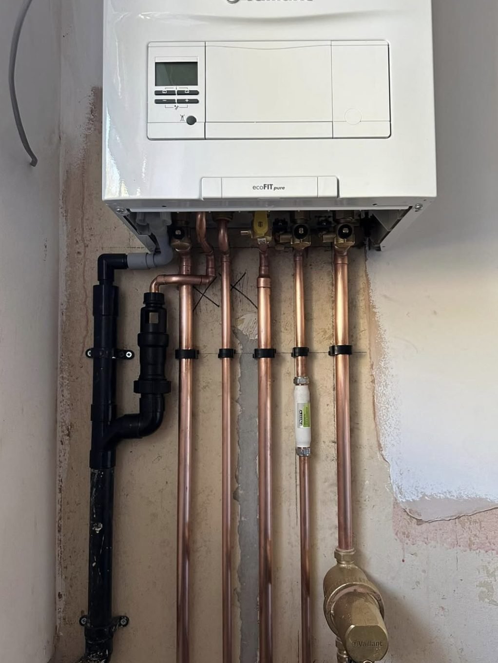 Vaillant ecoFIT pure combi boiler with copper pipework and condensate pipe